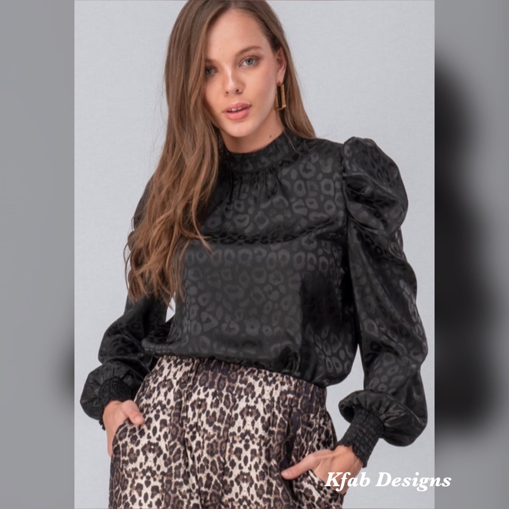 🥰LAST! Leopard Print Mock Neck Puff Sleeve Blouse - Picture 4 of 8